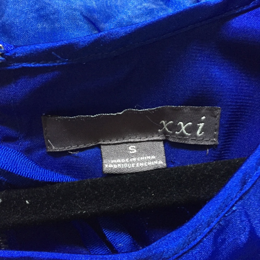 Dress - Picture 6 of 6